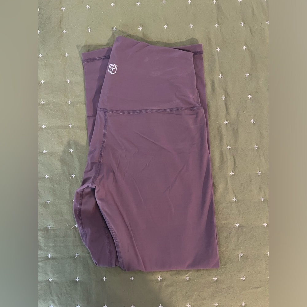 Born primitive leggings your go to leggings size L NWOT